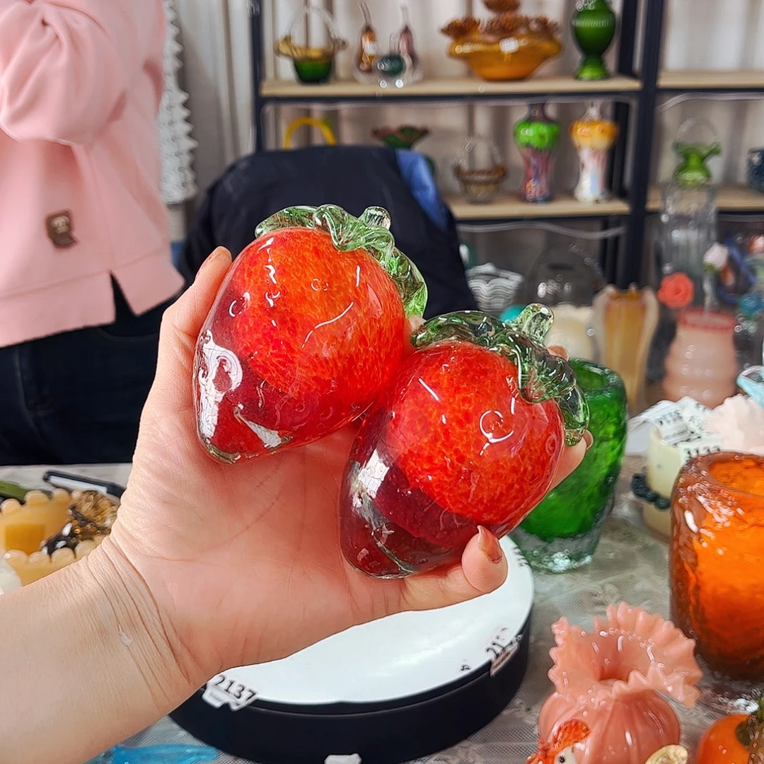 草莓一对家悦琉璃工艺品