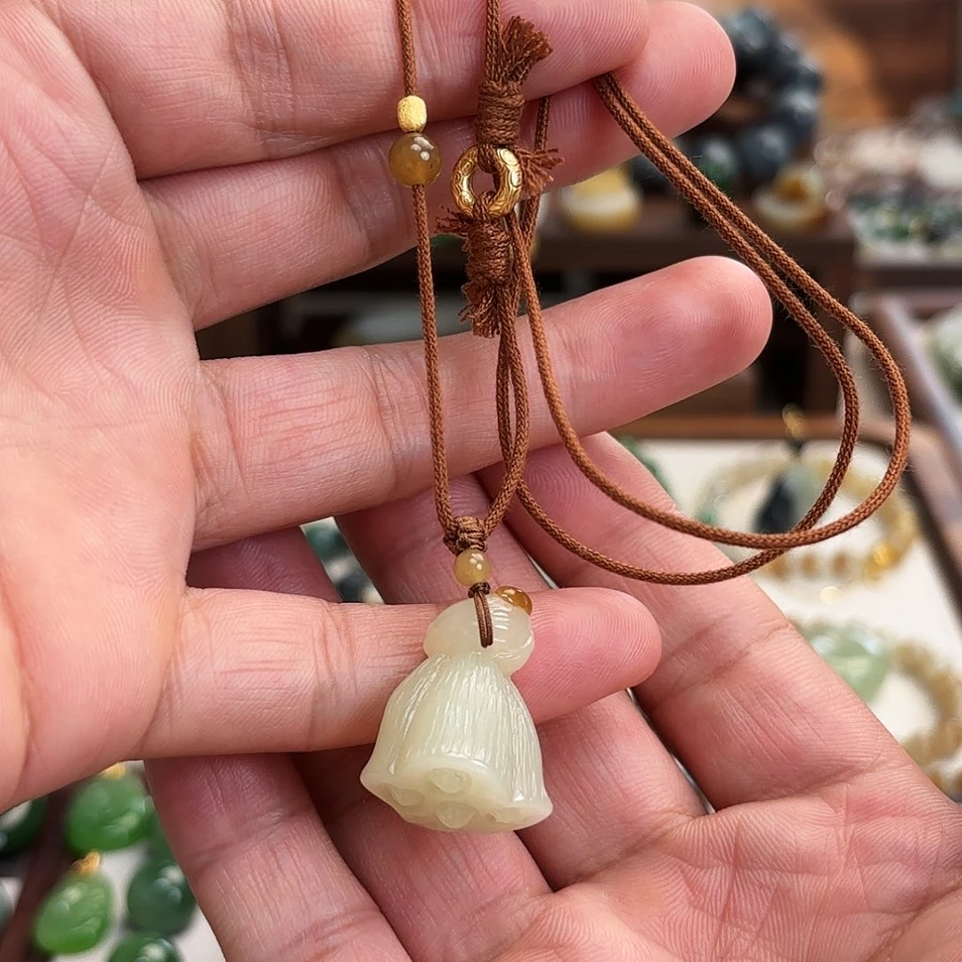 颈饰未镶嵌和田玉（糖玉）