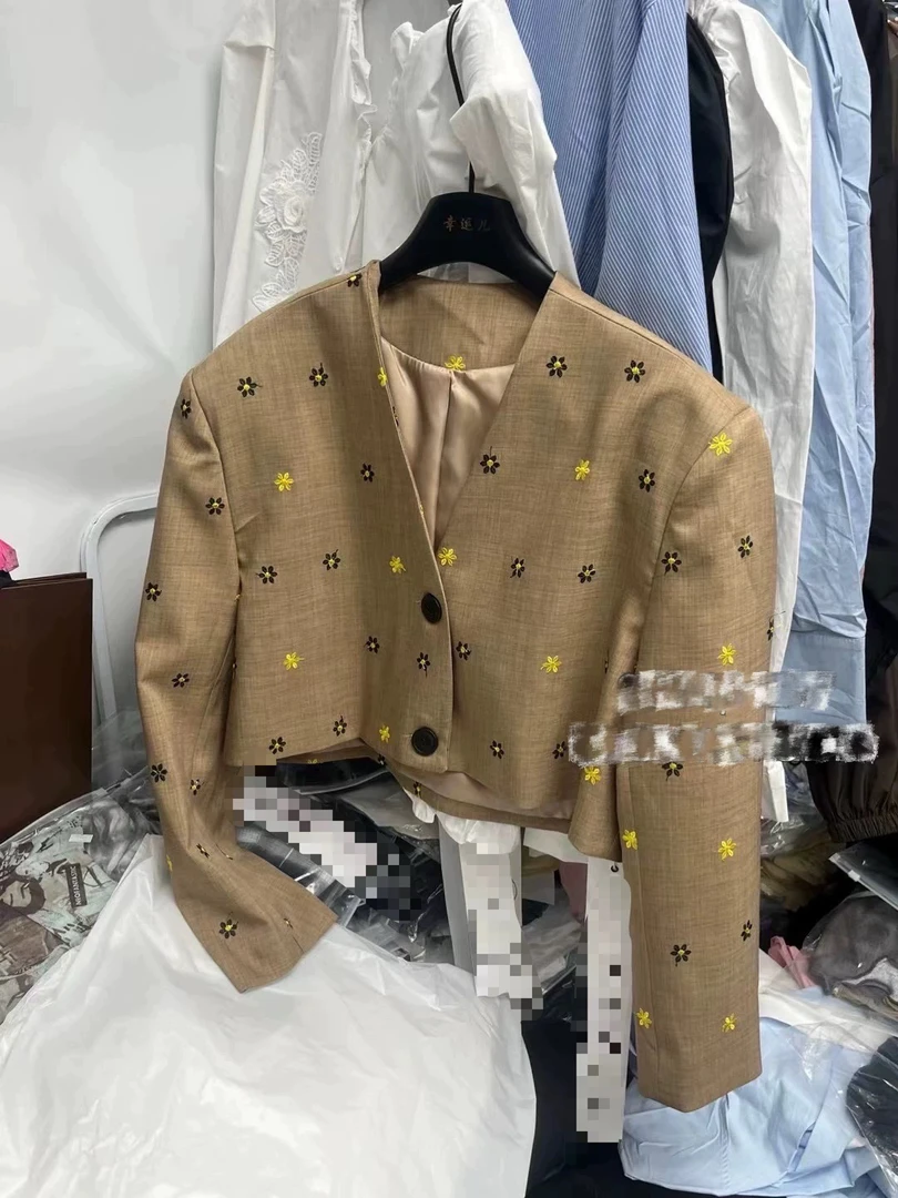 （大發）韩系小众V领菊花刺绣垫肩短西装