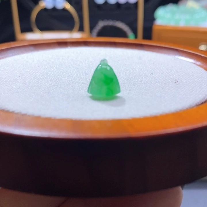 翡翠未镶嵌颈饰翡翠冰绿莲蓬