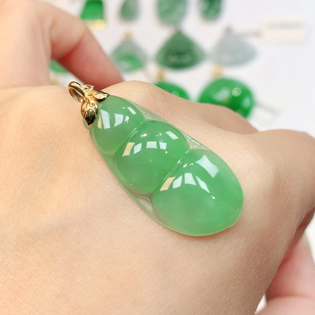 翡翠18K金镶嵌颈饰