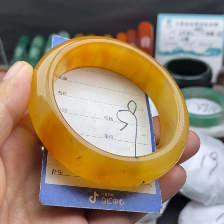 未镶嵌手镯石英质玉