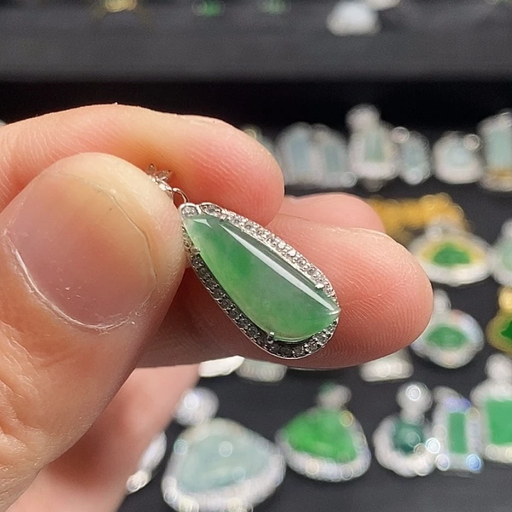 翡翠银S925镀金镶嵌颈饰