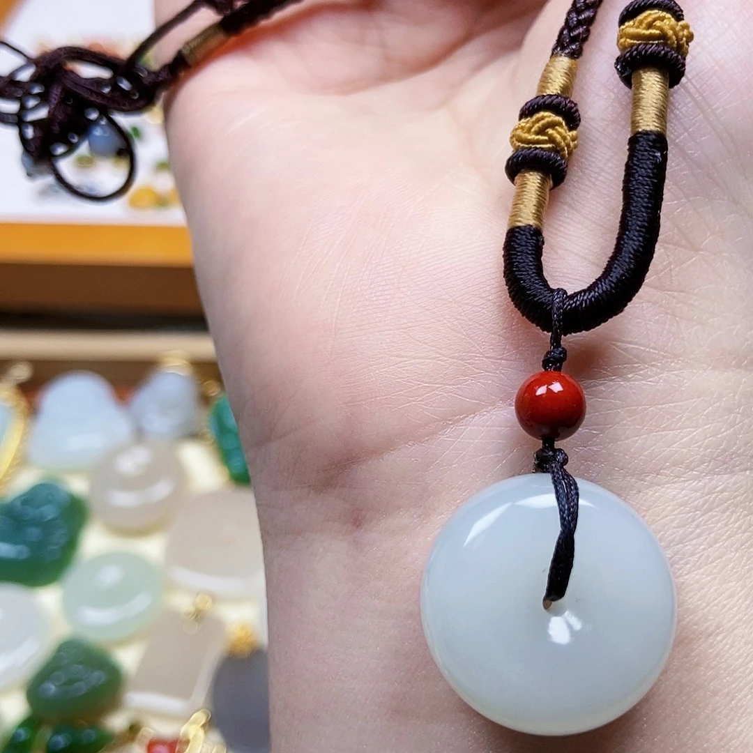 和田玉吊坠未镶嵌