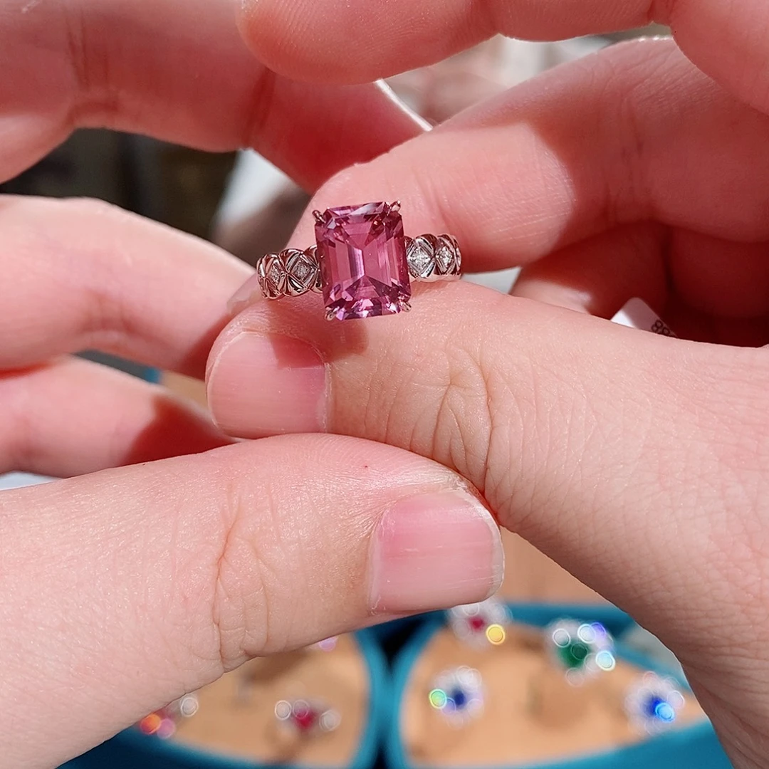 碧玺戒指18K金镶嵌樱花粉2.95克拉