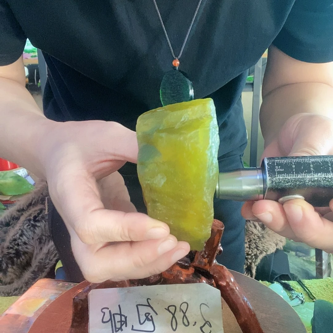 蛇纹石玉未镶嵌珠宝半成品