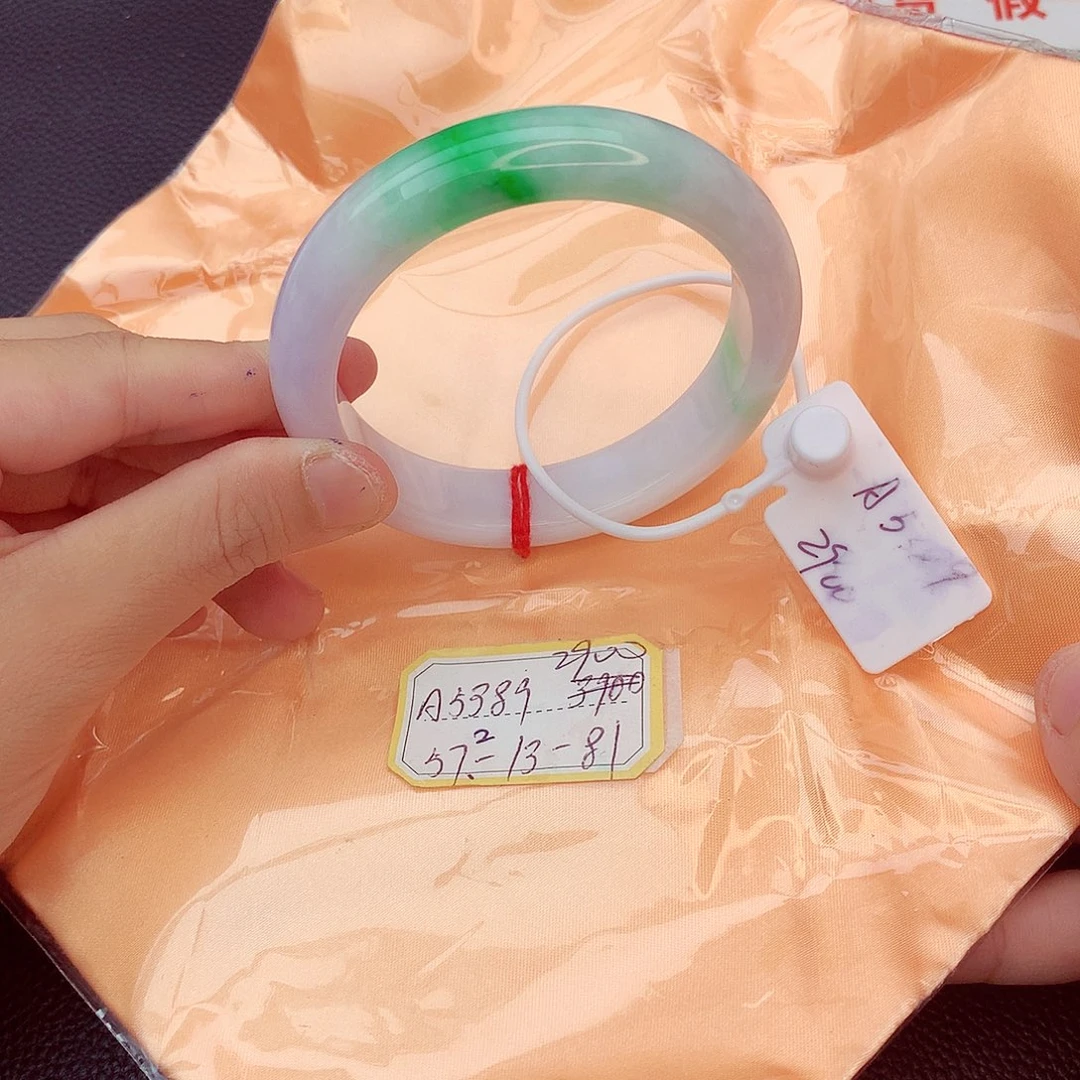 翡翠手镯未镶嵌我