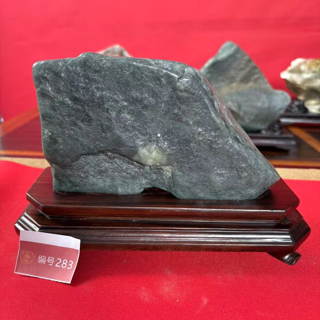 新疆玉料原石发一件编号带底座283