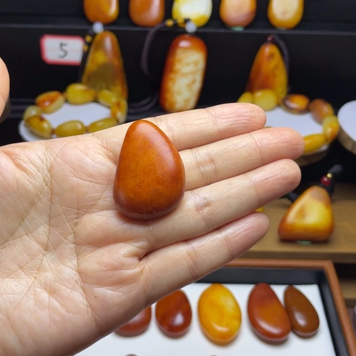 不***火和田玉未镶嵌颈饰
