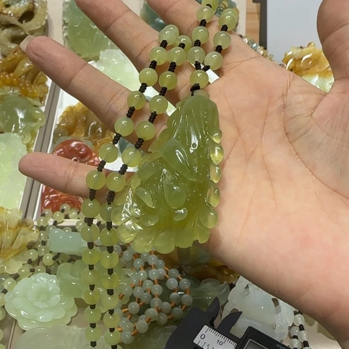 蛇纹石玉吊坠未镶嵌