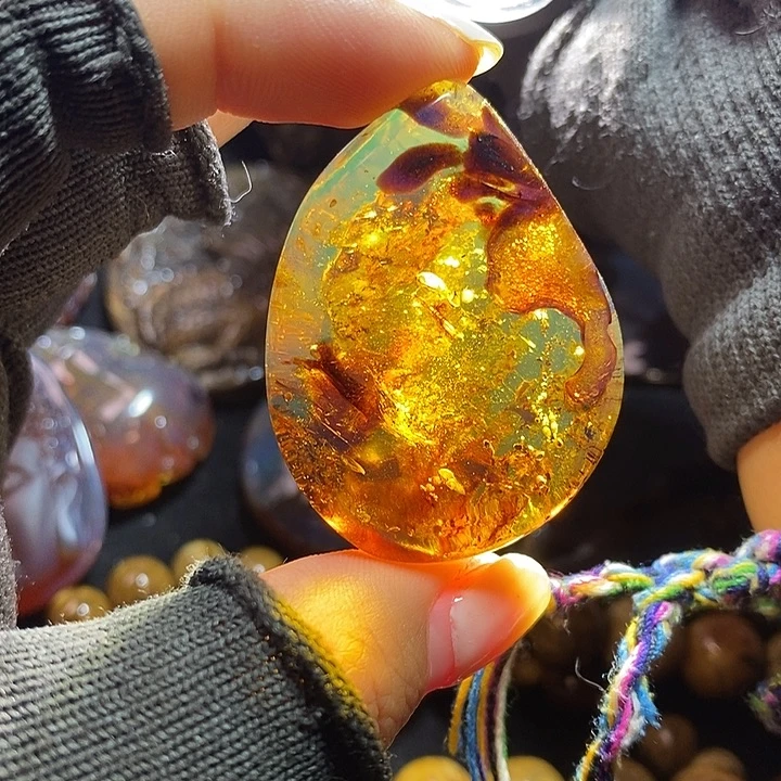 琥珀未镶嵌裸石带水胆