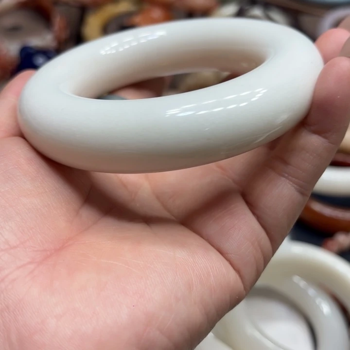 小***～石英质玉未镶嵌手镯