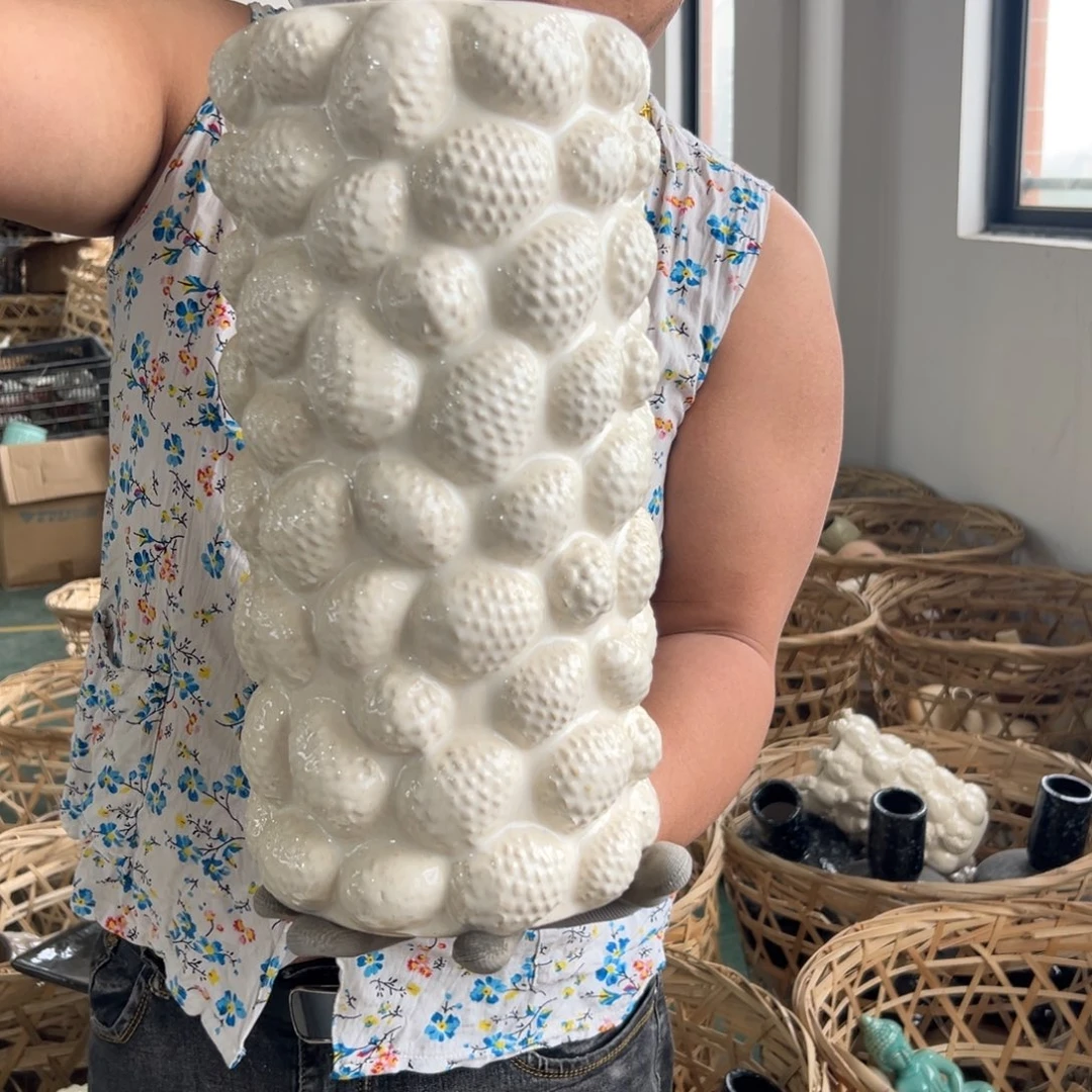 摆件39 号高中低温陶瓷工艺瓶（瓶口有小烧裂）