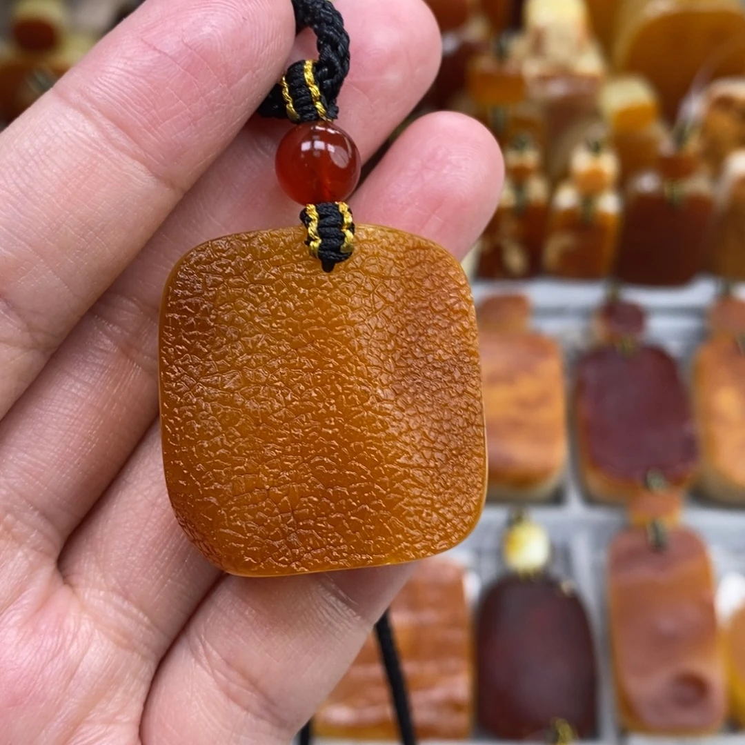 蜜蜡未镶嵌珠宝奇石