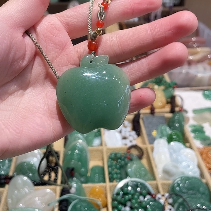 密玉（石英质玉）未镶嵌颈饰