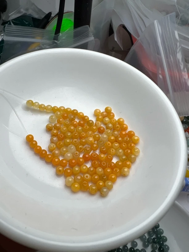 翡翠a货，冰黄翡，03512尺寸约3.5mm，60颗=48散珠手工编织