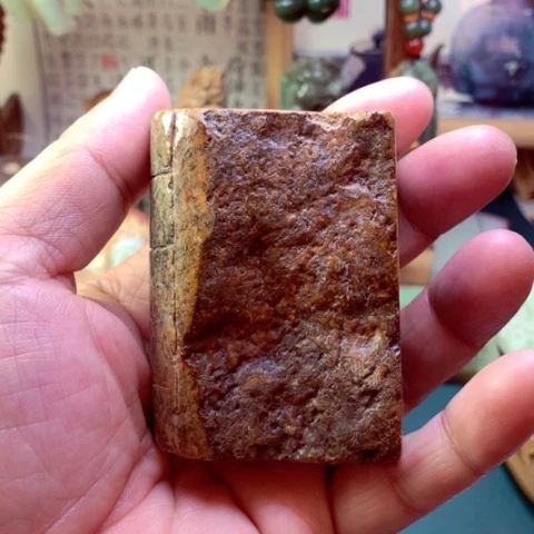 岫岩河磨玉（透闪石质玉）颈饰未镶嵌