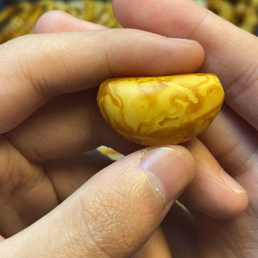 蜜蜡未镶嵌珠宝奇石
