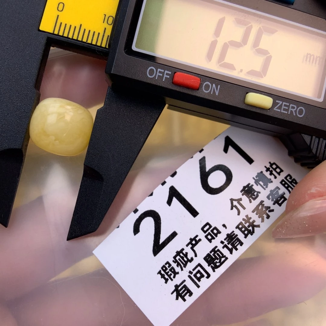 未镶嵌琥珀珠宝奇石