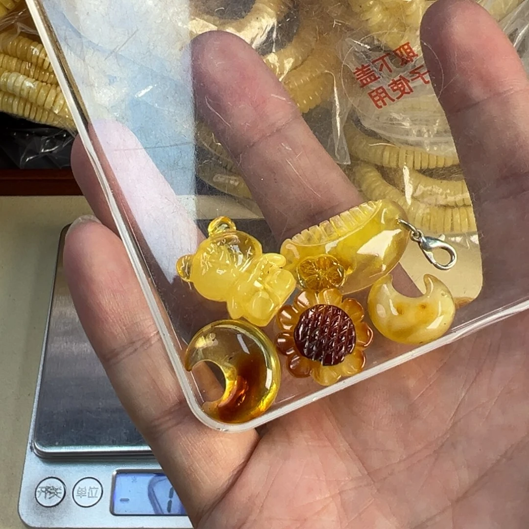 琥珀未镶嵌裸石雕刻件01