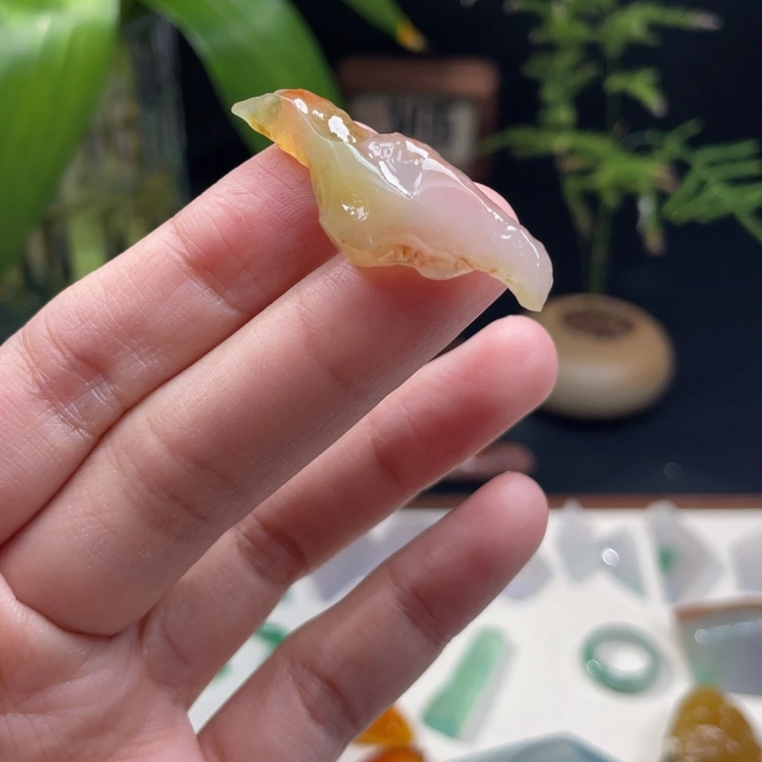 翡翠未镶嵌颈饰喜鹊