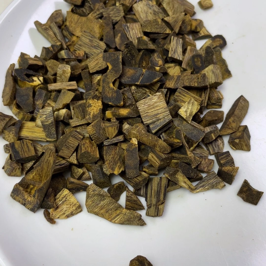 沉香沉香碎屑蓝宝石54克