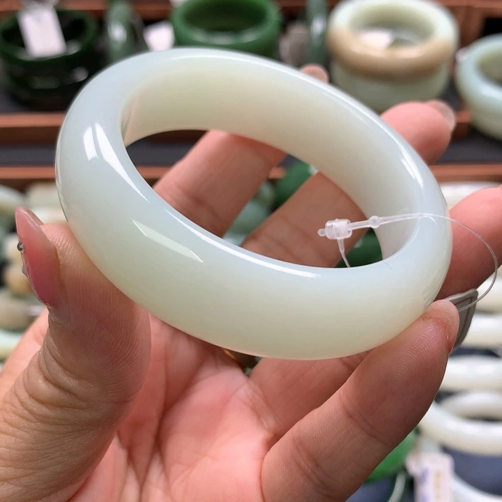 【闪购商品】未镶嵌手镯和田玉28