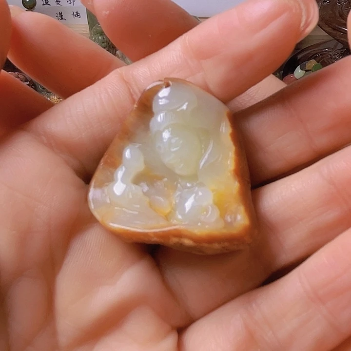 未镶嵌岫岩河磨玉（透闪石质玉）挂件