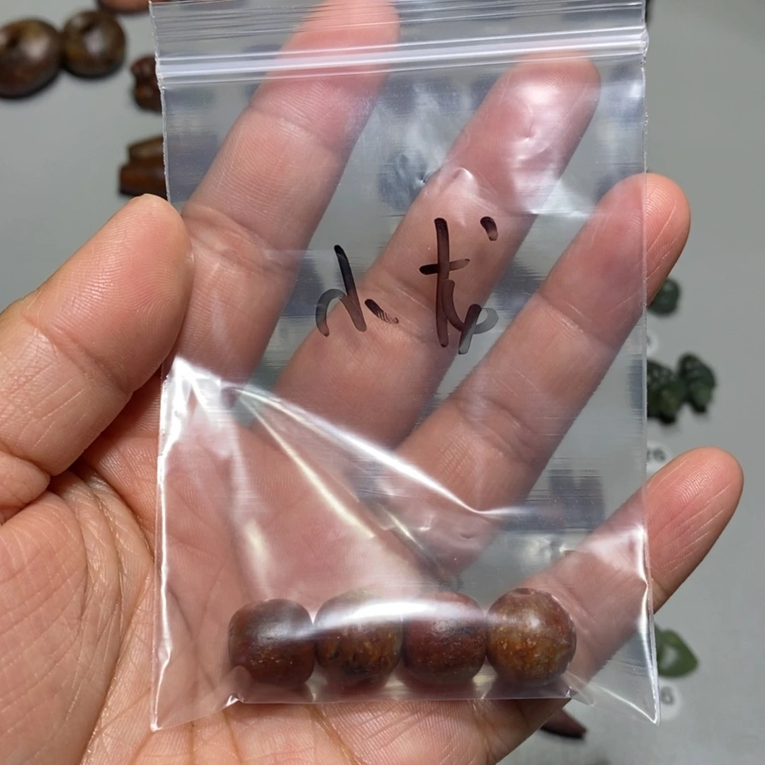 颈饰未镶嵌透闪石质玉小*