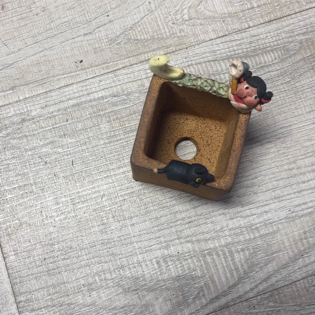 一***头泥塑古镇炻陶花盆