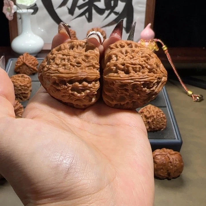 文玩核桃吊坠三角白