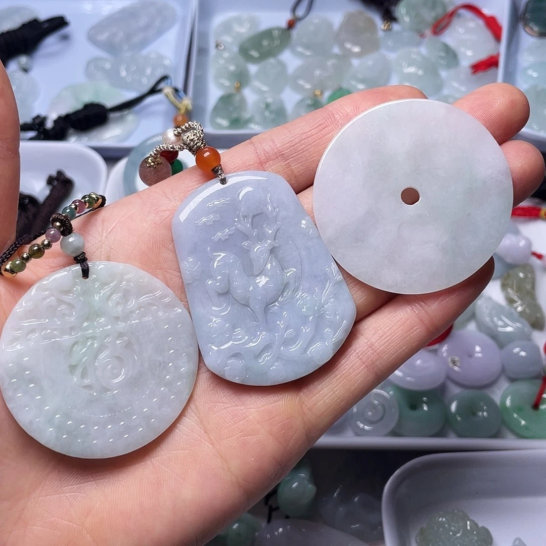 翡翠颈饰未镶嵌风***泪翡翠