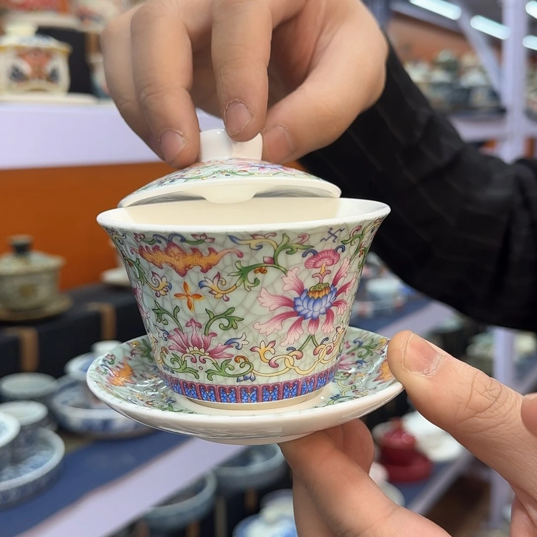 宽款式设计新颖别致