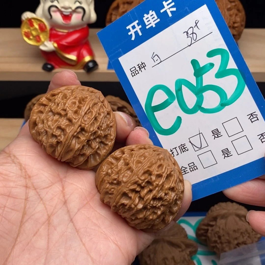 文玩核桃吊坠团**团白狮子核桃