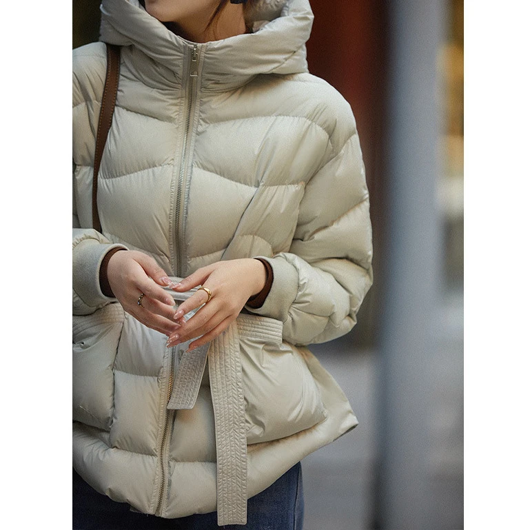 云朵感 高端95白鹅绒 羽绒服女装短款湖冬季女款连帽轻薄鹅绒服
