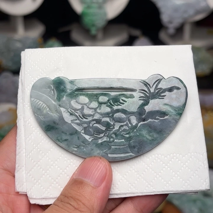 翡翠未镶嵌颈饰吊坠