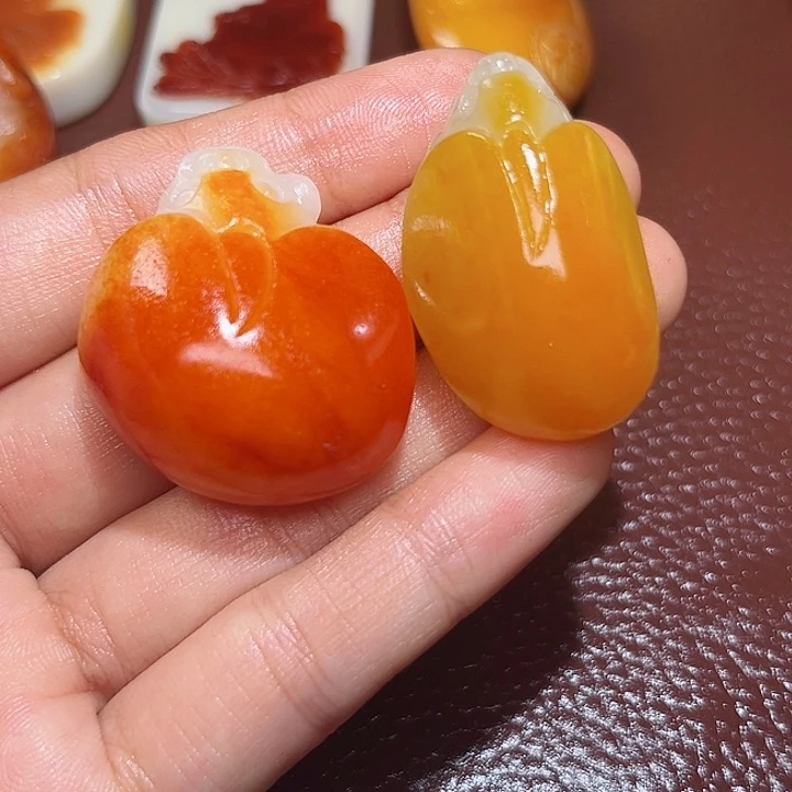 和***祥和田玉未镶嵌颈饰