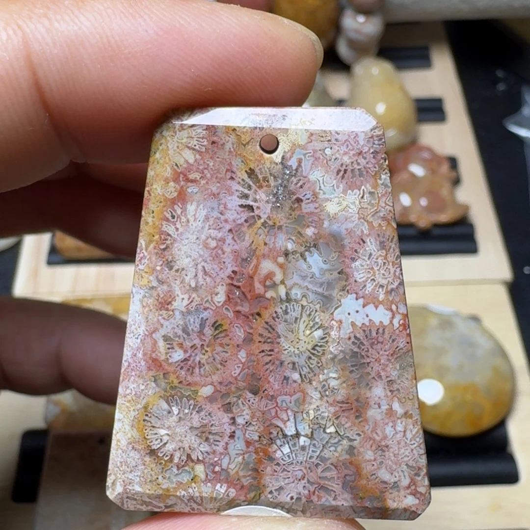 未镶嵌纯天然色有机玉石保真色硅化玉