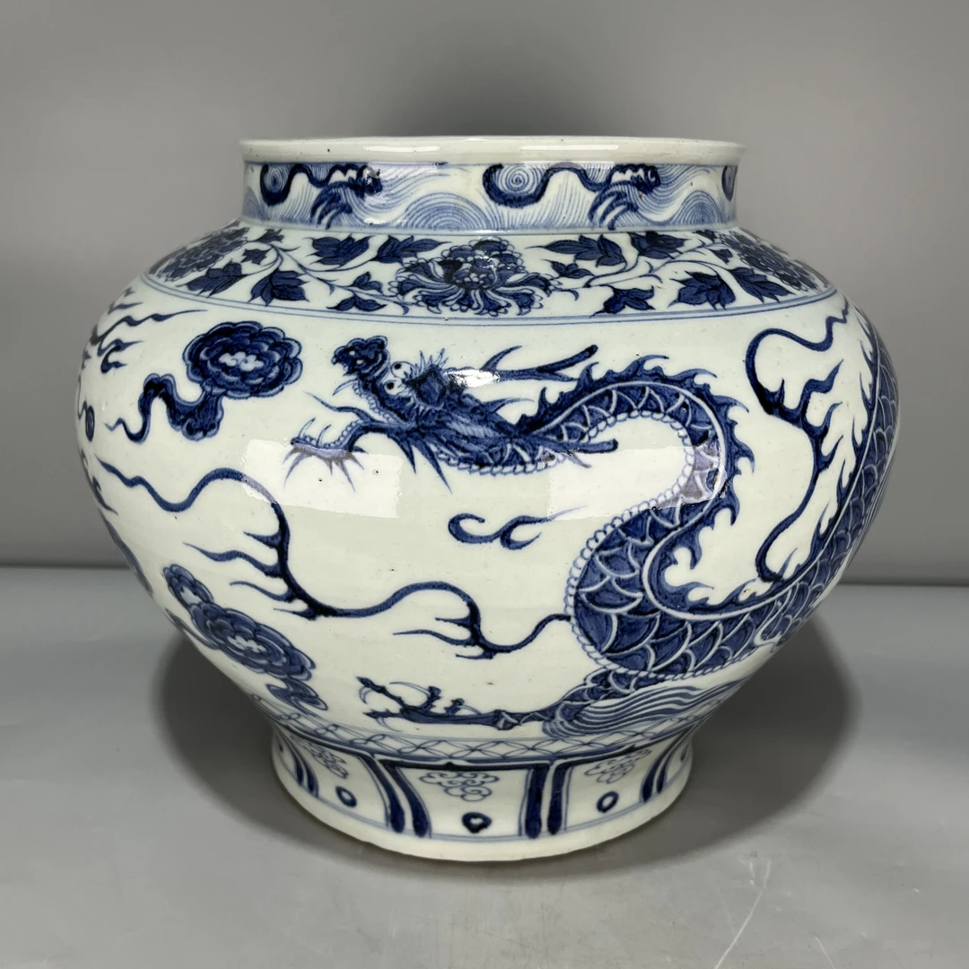 当代仿制 仿古青花缠枝祥云龙纹罐