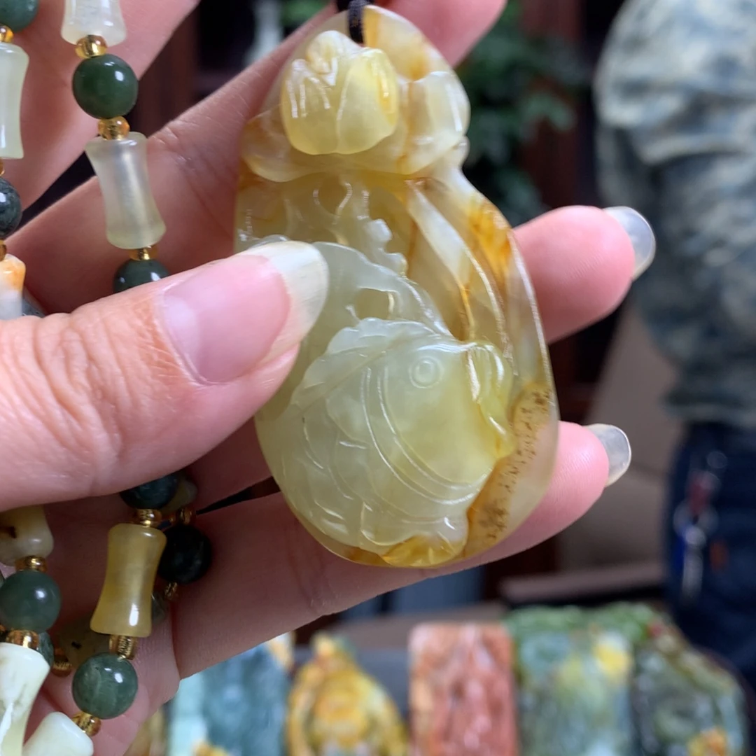 未镶嵌蛇纹石玉颈饰