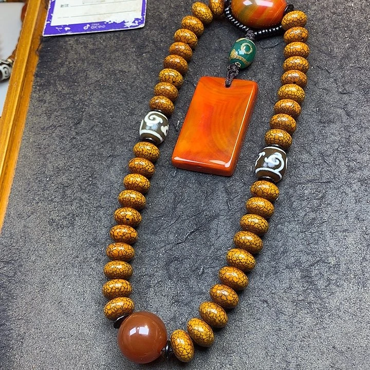 星月菩提吊坠手持