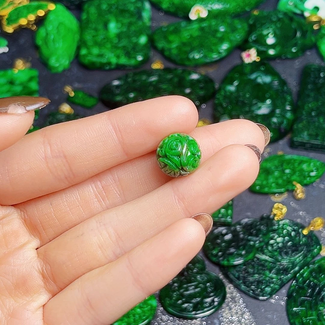 颈饰未镶嵌翡翠多样性