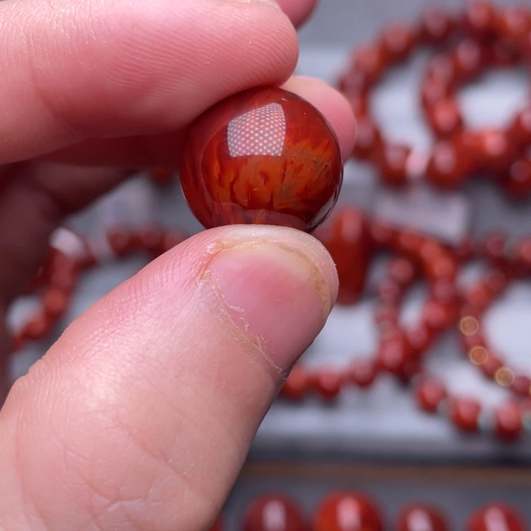 南红玛瑙其他未镶嵌15mm微瓦西牛血红单株
