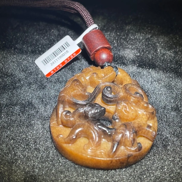 臻藏（8A）和田玉螭龙挂件2411190018