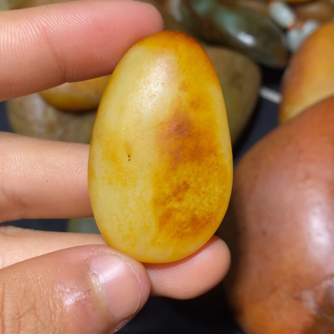 笑***生和田玉未镶嵌珠宝奇石