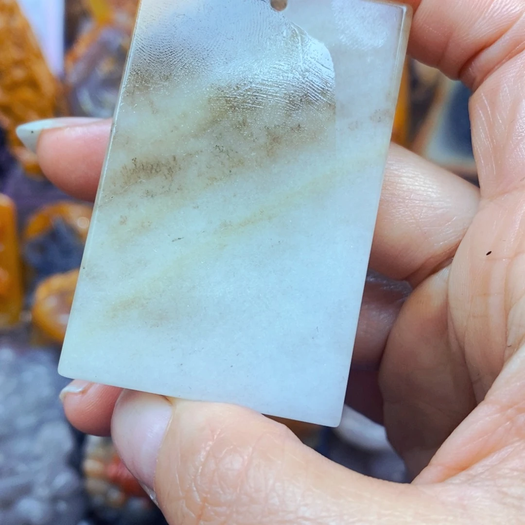 未镶嵌石英质玉（黄龙玉）颈饰