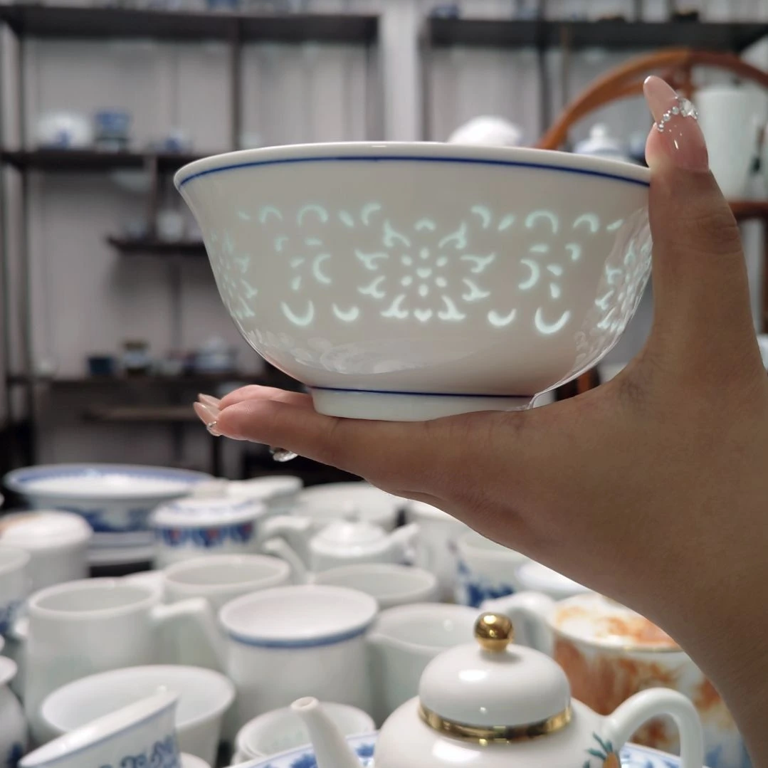 瓷代拍实发满目玲珑4.5寸饭碗一个