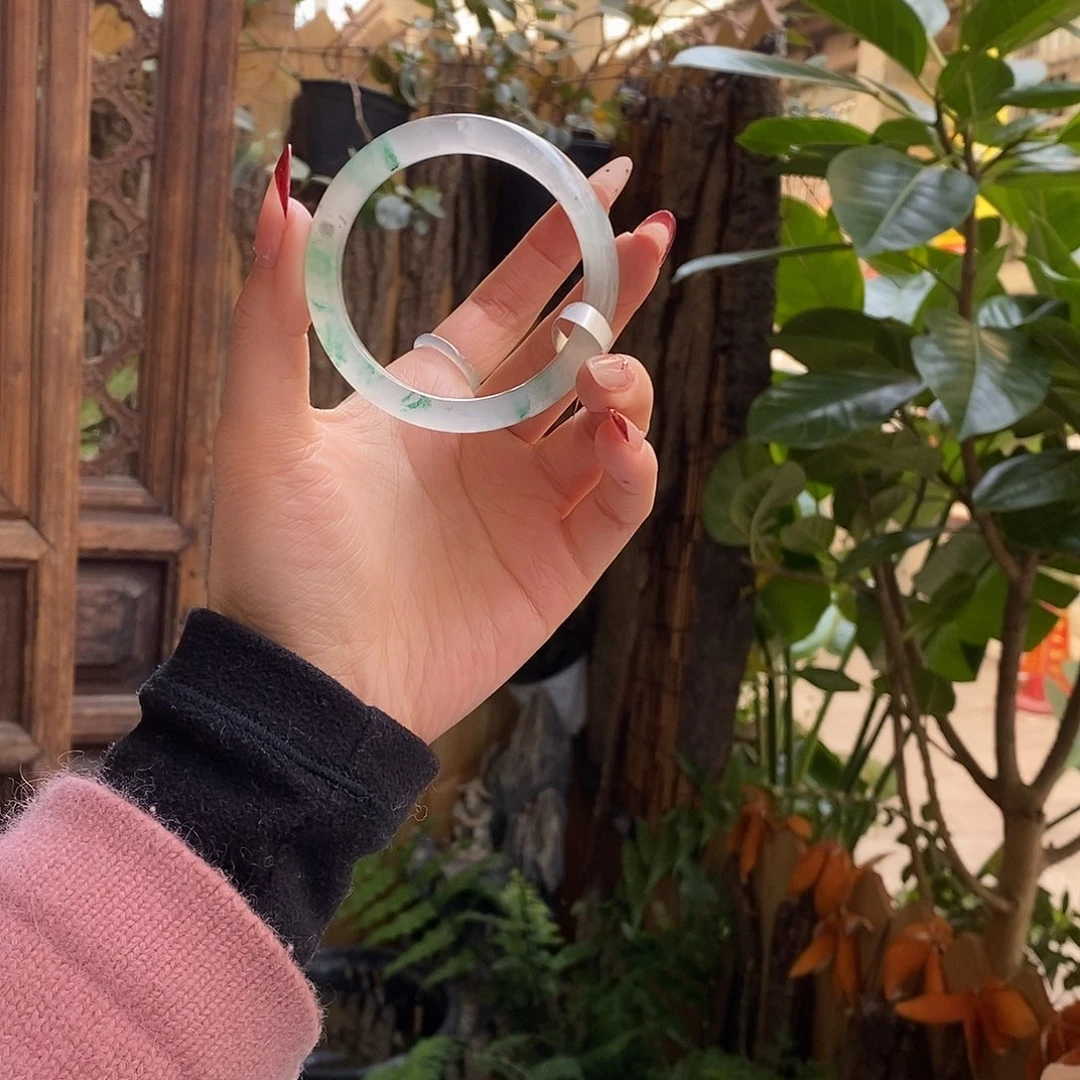 石英质玉手镯未镶嵌