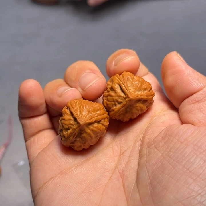 把件文玩核桃三棱4599