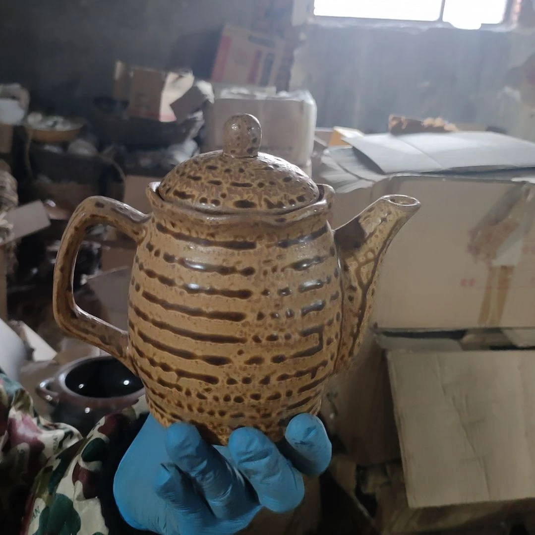 摆件盘子碗茶壶啥都有